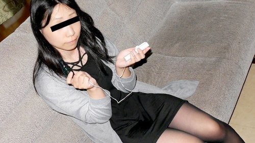 小学女儿从小手淫，现在尝试最新成人玩具，无码中出