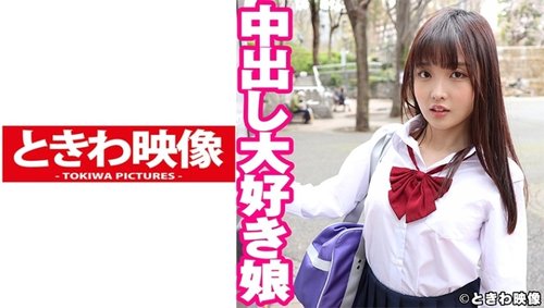 นักเรียนหญิงชุดนักเรียนครีมพายและชุดว่ายน้ำอมให้