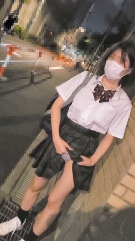 公园活春宫！白皙巨乳美少女户外玩具中出