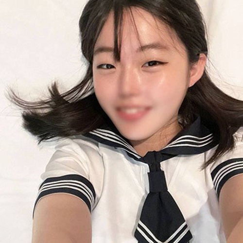 FC2 無修正！18歳黒髪制服少女、イノセントな目で生中出し