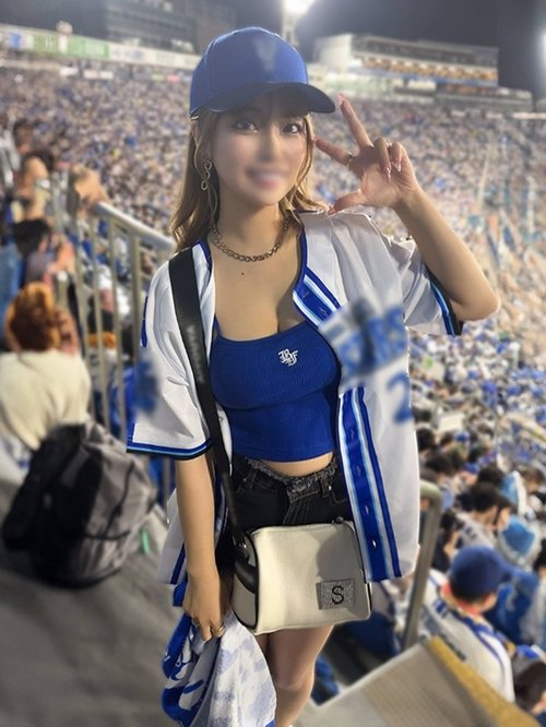 Joueuse de baseball H-Cup grosses seins Rika se fait creampie à l'hôtel après le match