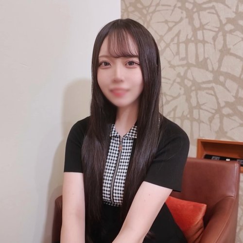 乐队女孩中出内射，白皙美乳被猛烈插入高潮
