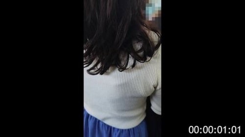 OL Plantureuse de Caisse de Crédit Harcelée dans un Train Bondé - Femme de Bureau Mûre Non Censurée