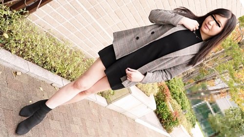 無碼熟女母親誘惑：巨乳大屁股口交特寫，激烈愛撫擠壓