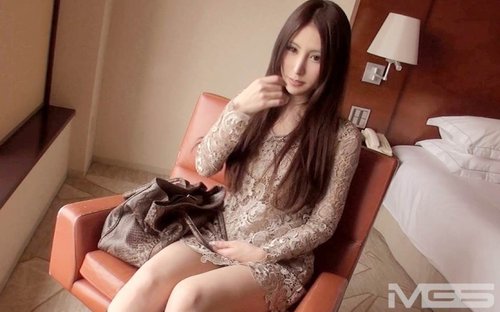 SIRO-1777 Penggambaran AV Amatur: Kakak Payudara Besar Langsing dengan Stoking Tinggi