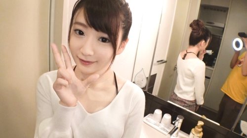 首次拍摄尿裤子，敏感女大学生高潮连连，透明制服诱惑